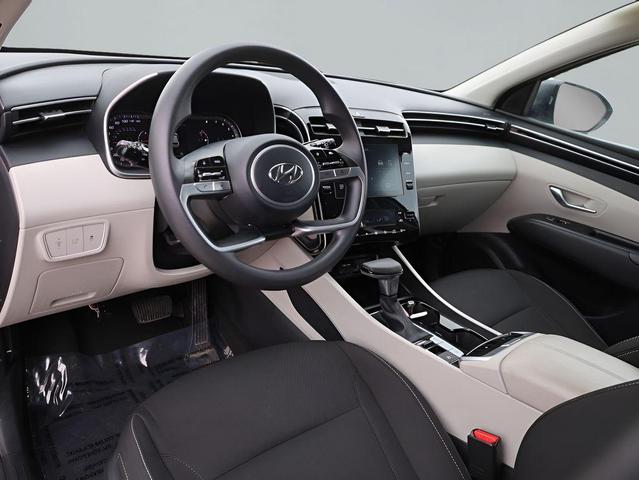 Photo of 2024 White Pearl Hyundai TUCSON
