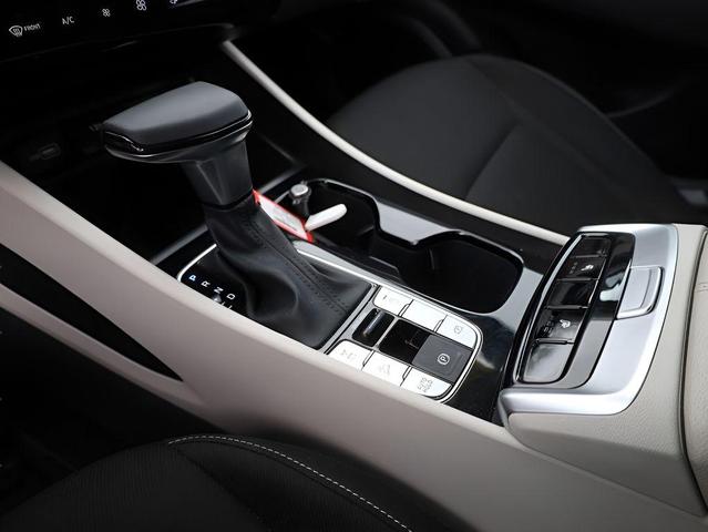 Photo of 2024 White Pearl Hyundai TUCSON