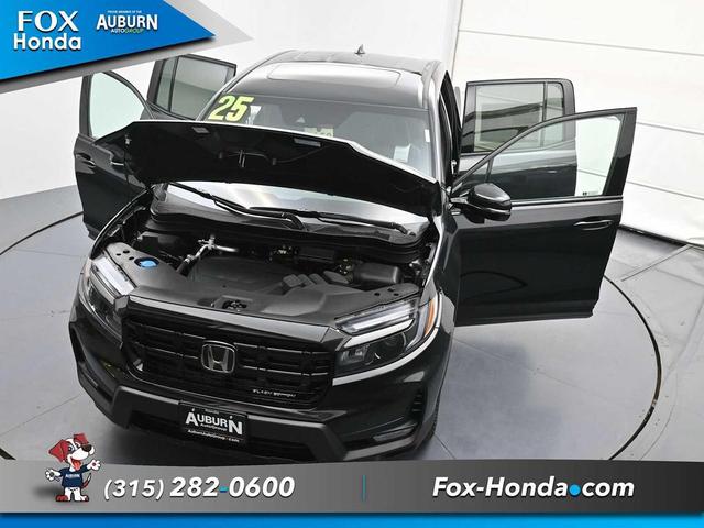 Photo of 2025 Crystal Black Pearl Honda Ridgeline