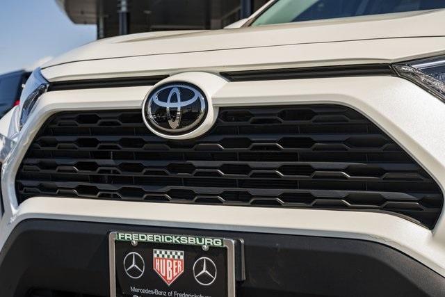 Photo of 2021 Blizzard Pearl Toyota RAV4