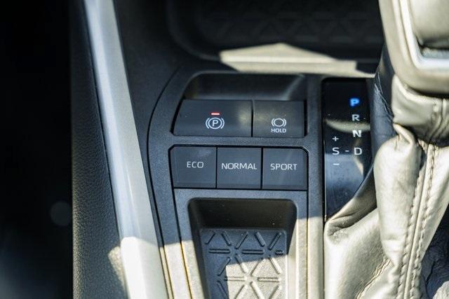 Photo of 2021 Blizzard Pearl Toyota RAV4