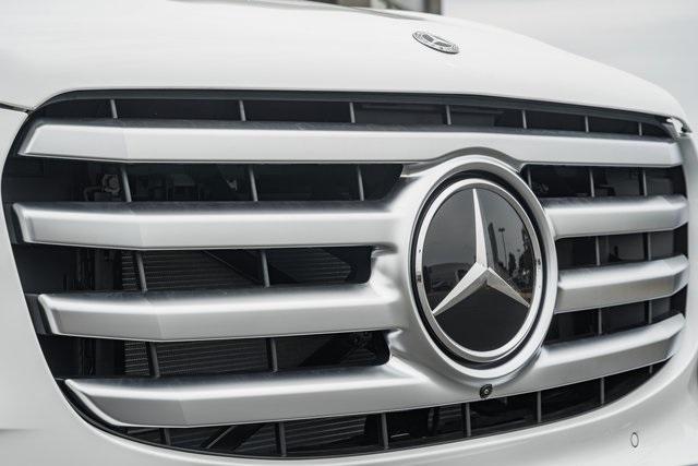 Photo of 2026 Polar White Mercedes-Benz GLS 450