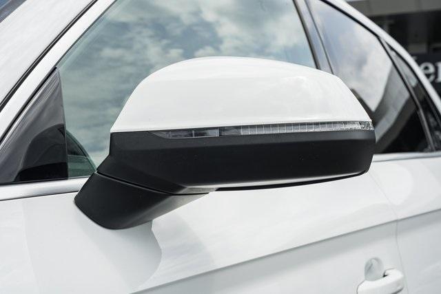 Photo of 2022 Ibis White Audi Q5