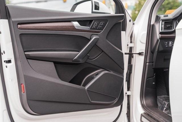 Photo of 2022 Ibis White Audi Q5
