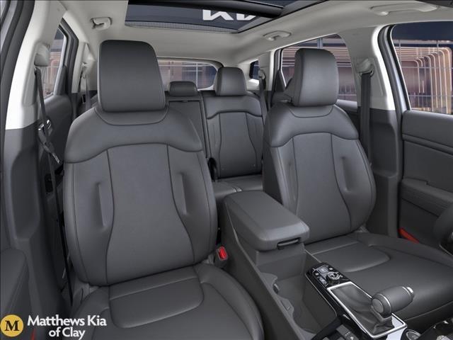 Photo of 2025 Glacial White Pearl Kia Sportage