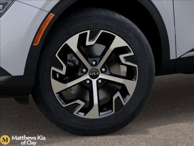 Photo of 2025 Glacial White Pearl Kia Sportage