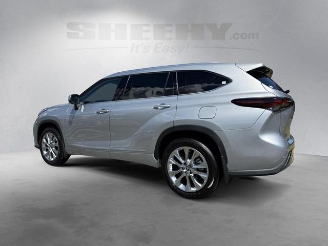 Photo of 2025 Celestial Silver Metallic Toyota Highlander
