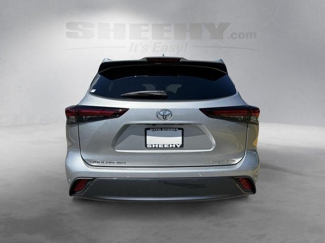 Photo of 2025 Celestial Silver Metallic Toyota Highlander