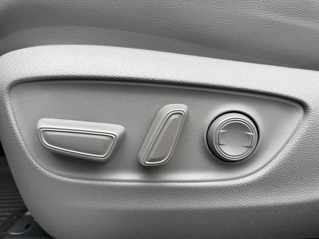 Photo of 2025 Celestial Silver Metallic Toyota Highlander