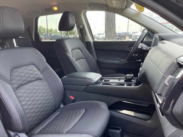 Photo of 2023 Super Black Nissan Pathfinder