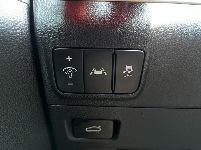 Photo of 2023 Glacial White Pearl Kia K5