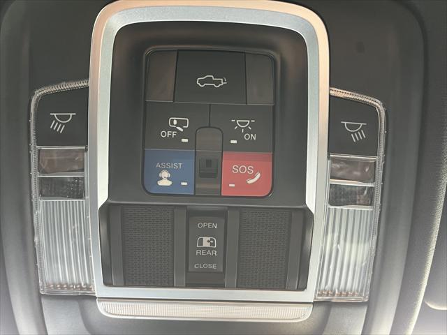 Photo of 2023 Diamond Black Crystal Pearlcoat RAM 1500
