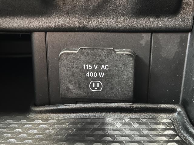 Photo of 2023 Diamond Black Crystal Pearlcoat RAM 1500