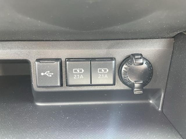 Photo of 2021 Midnight Black Metallic Toyota Highlander