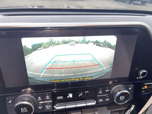 Photo of 2023 Midnight Black Metallic Toyota Highlander Hybrid