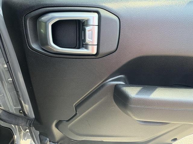 Photo of 2022 Sting-Gray Clearcoat Jeep Gladiator