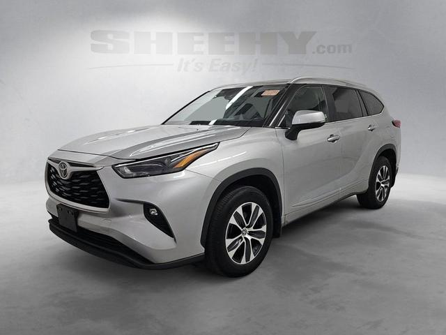 Photo of 2023 Celestial Silver Metallic Toyota Highlander