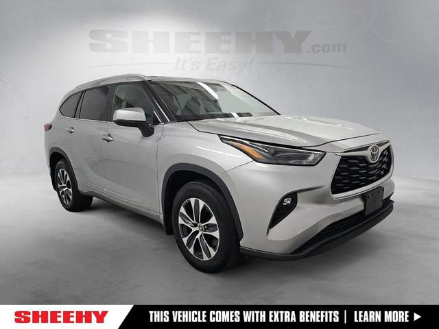 Photo of 2023 Celestial Silver Metallic Toyota Highlander