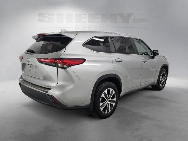 Photo of 2023 Celestial Silver Metallic Toyota Highlander