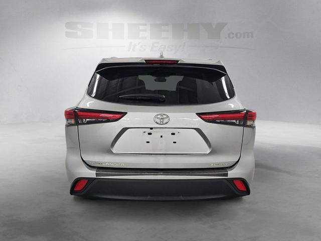 Photo of 2023 Celestial Silver Metallic Toyota Highlander