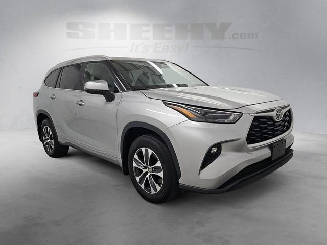 Photo of 2023 Celestial Silver Metallic Toyota Highlander