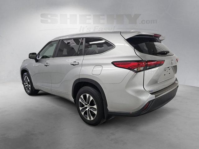 Photo of 2023 Celestial Silver Metallic Toyota Highlander