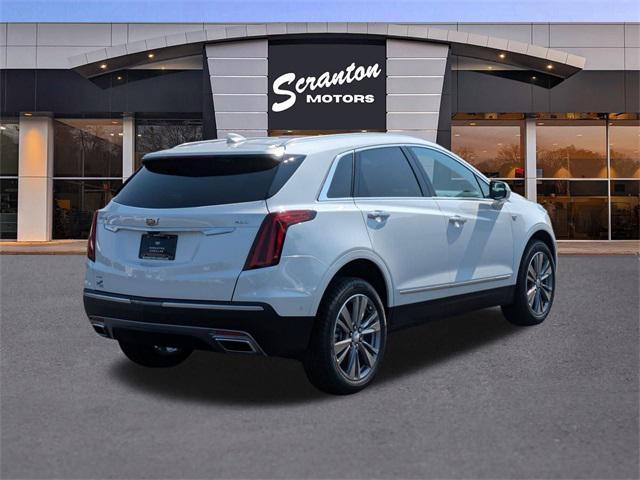 Photo of 2025 Crystal White Tricoat Cadillac XT5