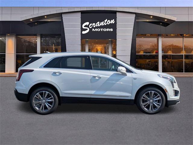 Photo of 2025 Crystal White Tricoat Cadillac XT5
