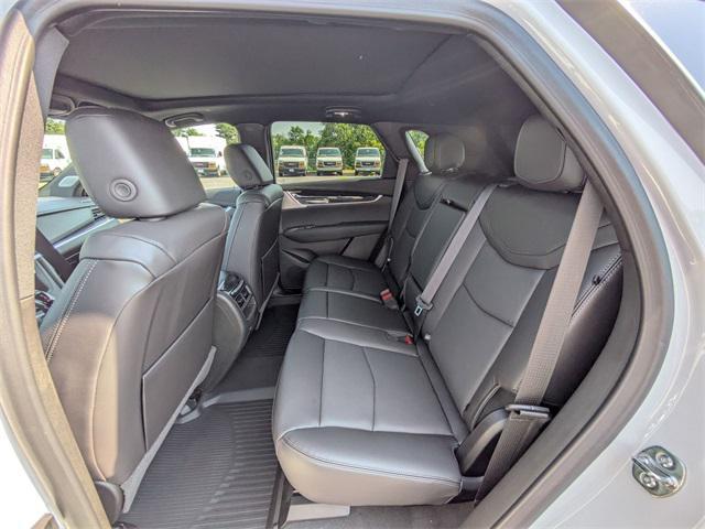 Photo of 2025 Crystal White Tricoat Cadillac XT5