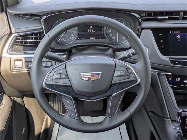 Photo of 2025 Crystal White Tricoat Cadillac XT5