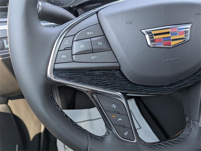 Photo of 2025 Crystal White Tricoat Cadillac XT5