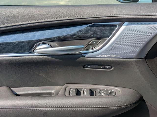 Photo of 2025 Crystal White Tricoat Cadillac XT5