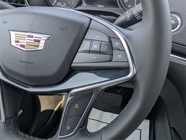 Photo of 2025 Crystal White Tricoat Cadillac XT5