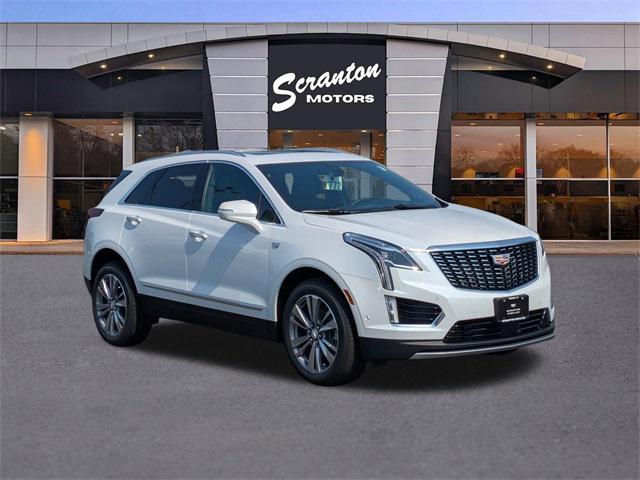 Photo of 2025 Crystal White Tricoat Cadillac XT5
