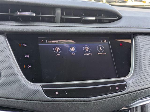 Photo of 2025 Crystal White Tricoat Cadillac XT5