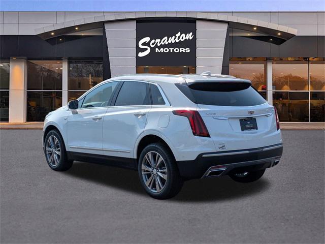 Photo of 2025 Crystal White Tricoat Cadillac XT5
