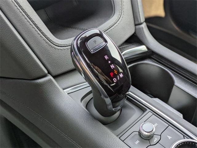 Photo of 2025 Crystal White Tricoat Cadillac XT5