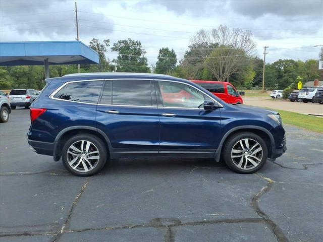 Photo of 2017 Blue Honda Pilot