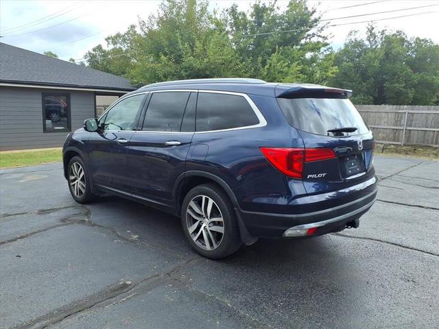 Photo of 2017 Blue Honda Pilot
