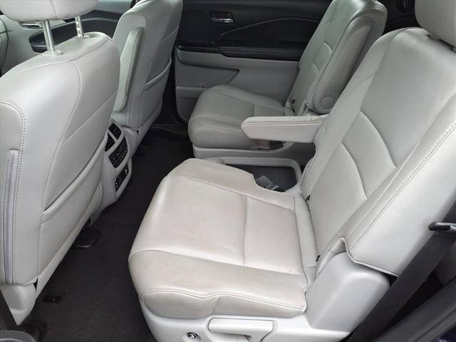 Photo of 2017 Blue Honda Pilot