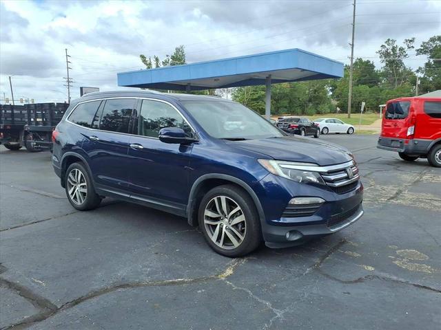 Photo of 2017 Blue Honda Pilot