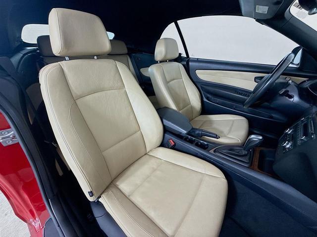 Photo of 2011 Crimson Red BMW 128