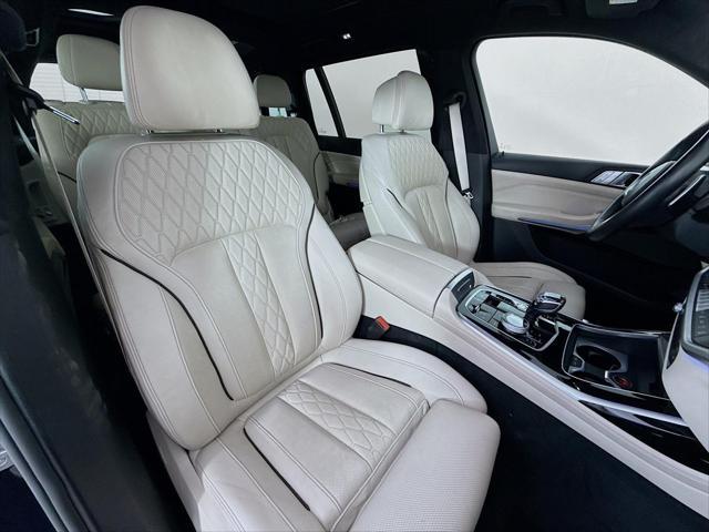 Photo of 2022 Black Sapphire Metallic BMW X7