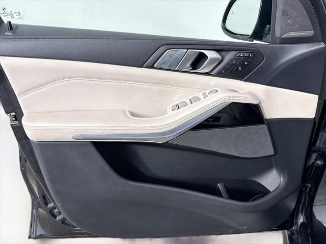 Photo of 2022 Black Sapphire Metallic BMW X7