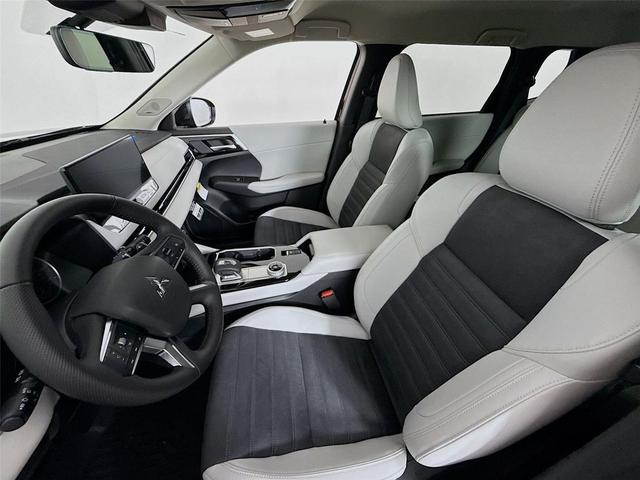 Photo of 2025 Black Diamond Mitsubishi Outlander