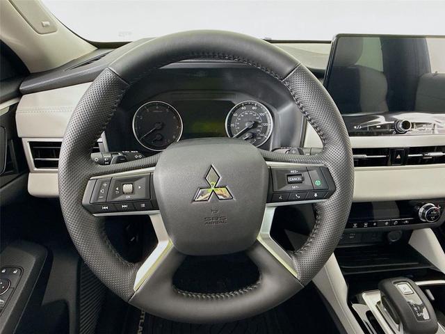 Photo of 2025 Black Diamond Mitsubishi Outlander