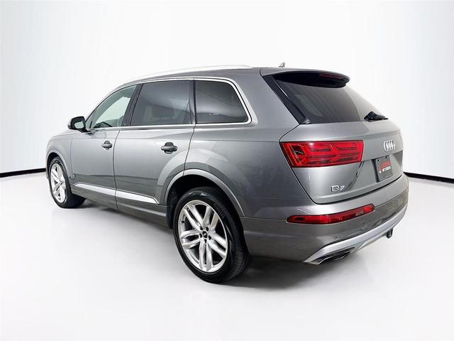 Photo of 2018 Graphite Gray Metallic Audi Q7