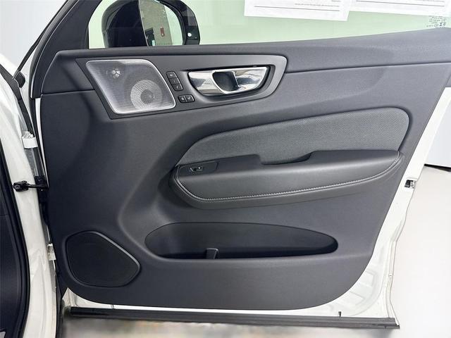 Photo of 2022 Crystal White Metallic Volvo XC60 Recharge Plug-In Hybrid