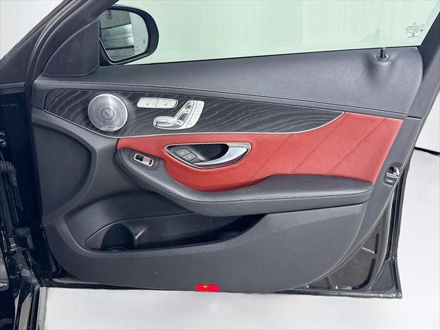 Photo of 2015 BLlack Mercedes-Benz C-Class