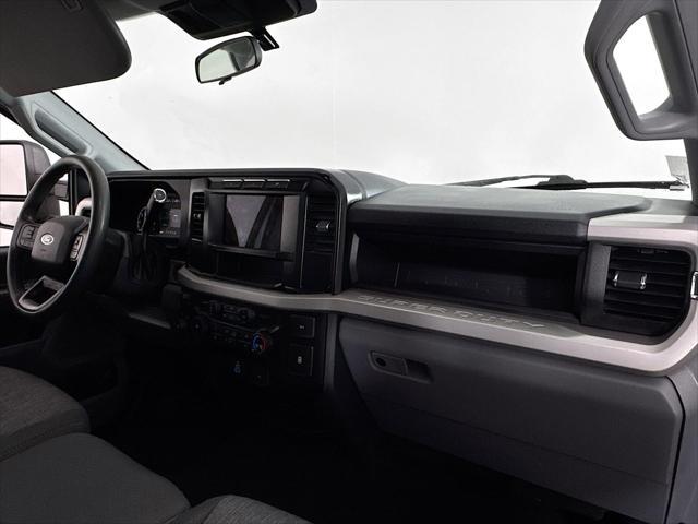 Photo of 2023 Oxford White Ford F-250